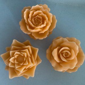 set of three rose shape flawless candles